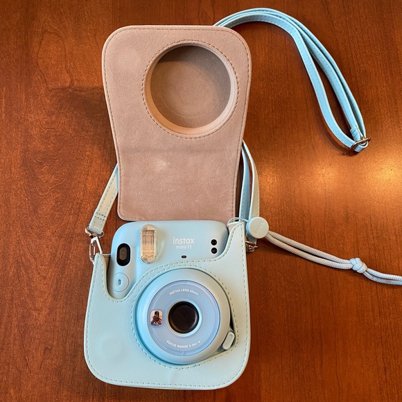 Fujifilm Instax Mini 11 and Carrying Case - Picture 1 of 4